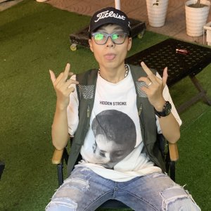 neckmflame giơ fuck tưởng ngầu.jpg